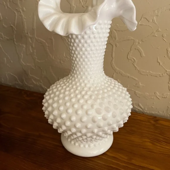 Large Vintage Fenton Hobnail Milk Glass Vase - Picture 2 of 6